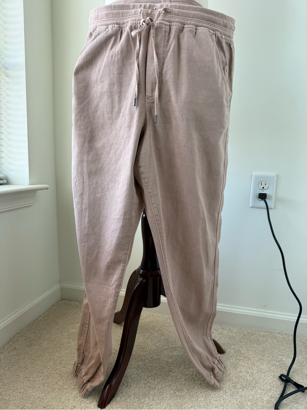 GAP Women’s Jogger Pants in Dusty Rose